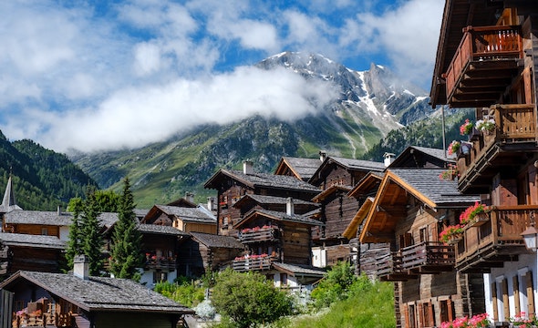 Charming Swiss-style chalet at Alpine Vista Resort